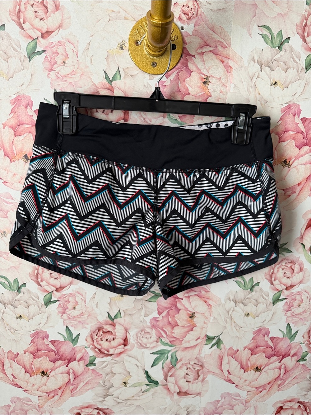 RARE Lululemon Speed Short 2014 Seawheeze 3D Chevron size 4